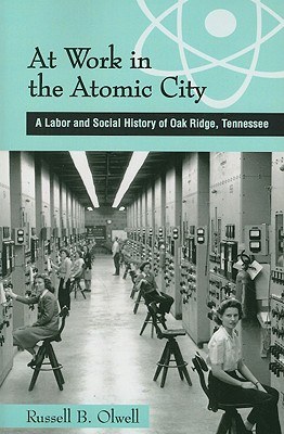 At Work in the Atomic City pdf epub mobi 電子書 下載