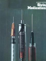 Giving medications: Nursing photobook Nursing 80 photobook pdf epub mobi 电子书 下载