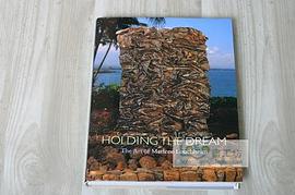 Holding The Dream pdf epub mobi 电子书 下载